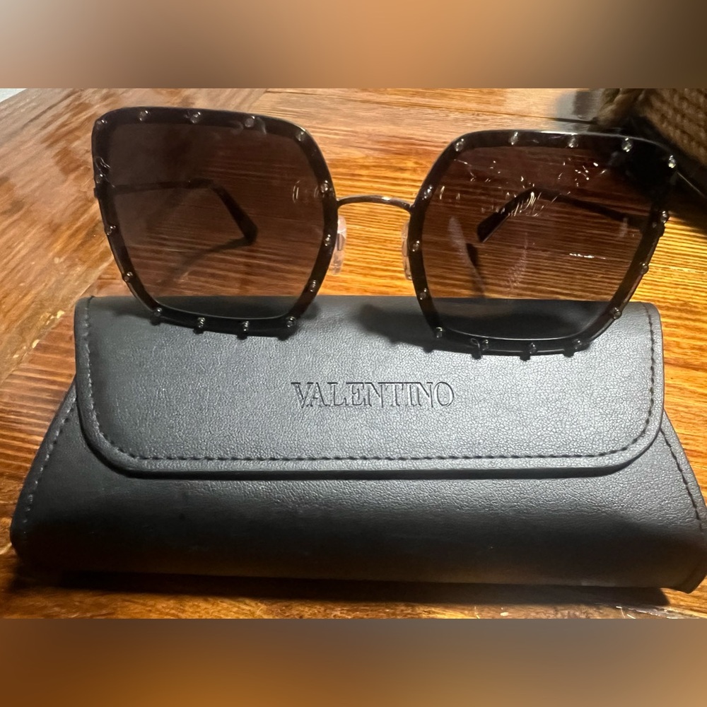 $451 Authentic Valentino VA2052 3039/8G Women Black Square Sunglasses 58/16/145